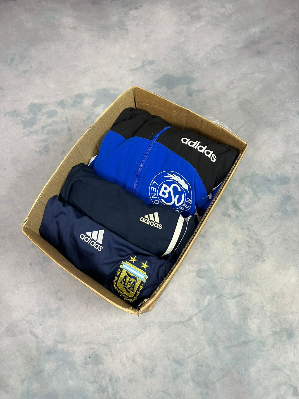 MISTERY BOX ROPA DEPORTIVA VINTAGE PREMIUM